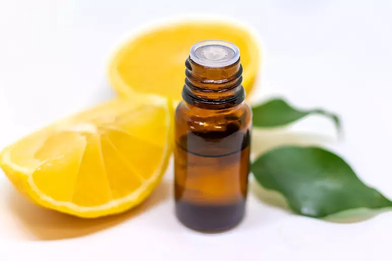 l’huile essentielle de citron