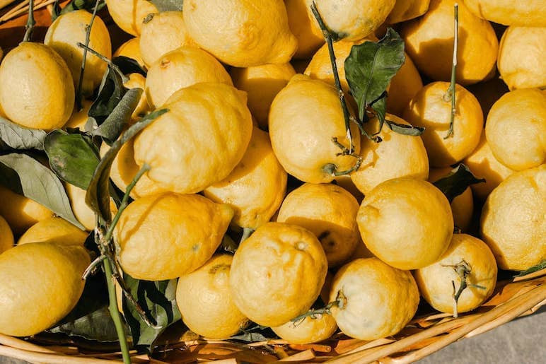 l’huile essentielle de citron contre les verrues